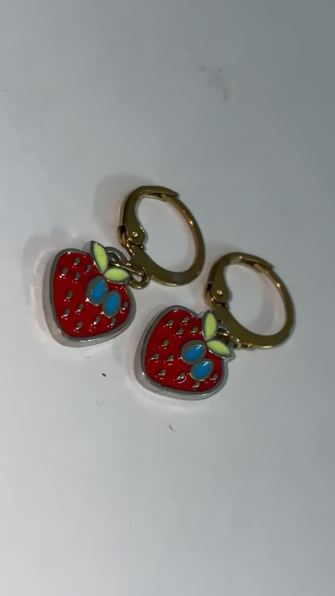گوشواره توتفرنگی